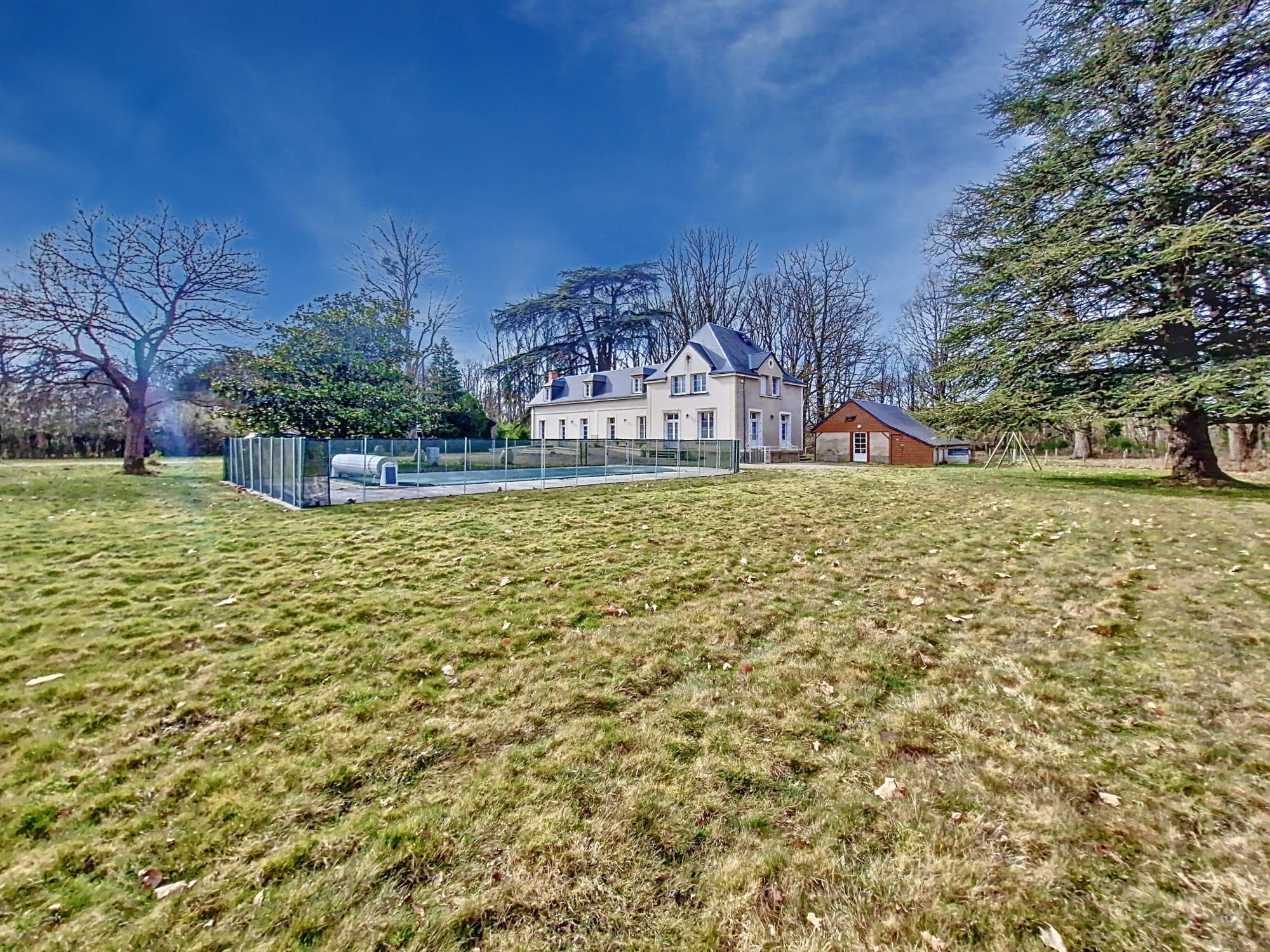 GRANDE MAISON DE MAITRE AVEC 6 CHAMBRES ET PISCINE — photo 2