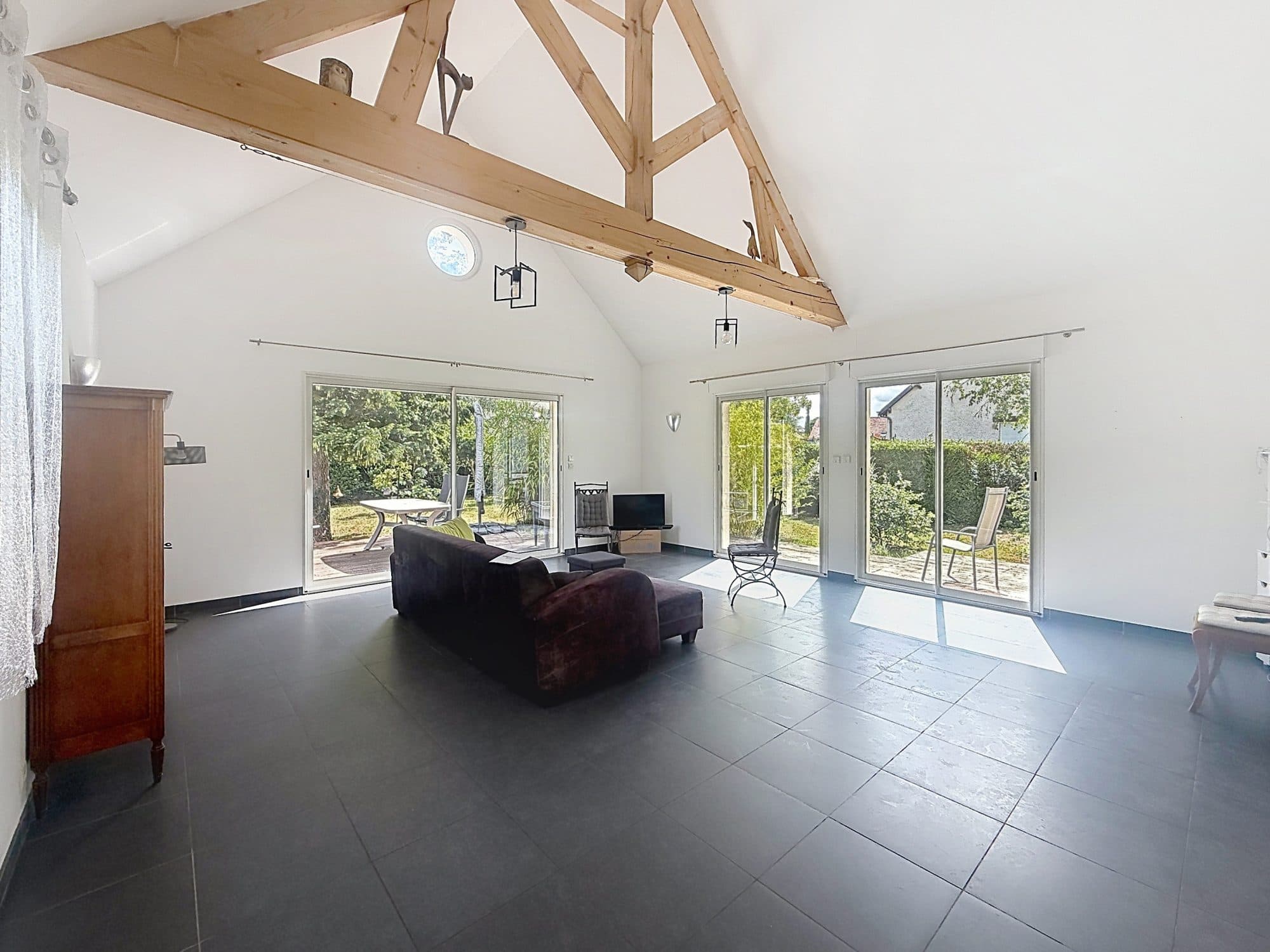 Maison avec grand espace de vie et 2 chambres de plain pied. — photo 2