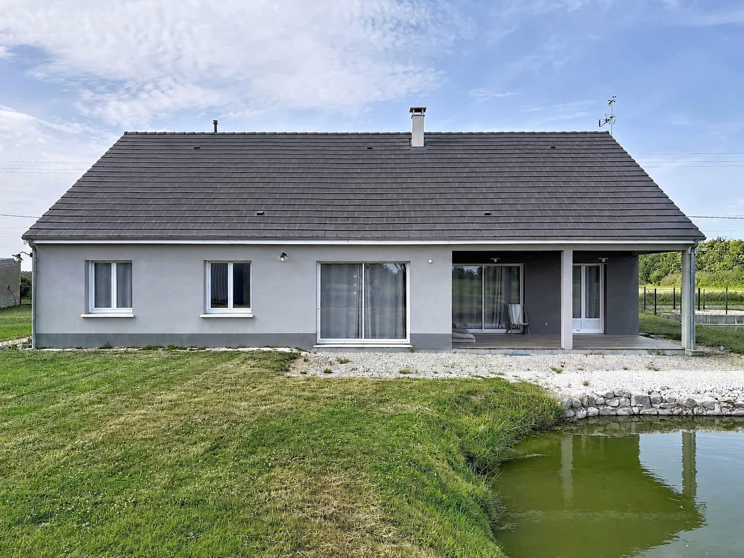 Maison récente de 5 pièces de 133 m² à Saint-Denis-de l'Hôtel — photo 2