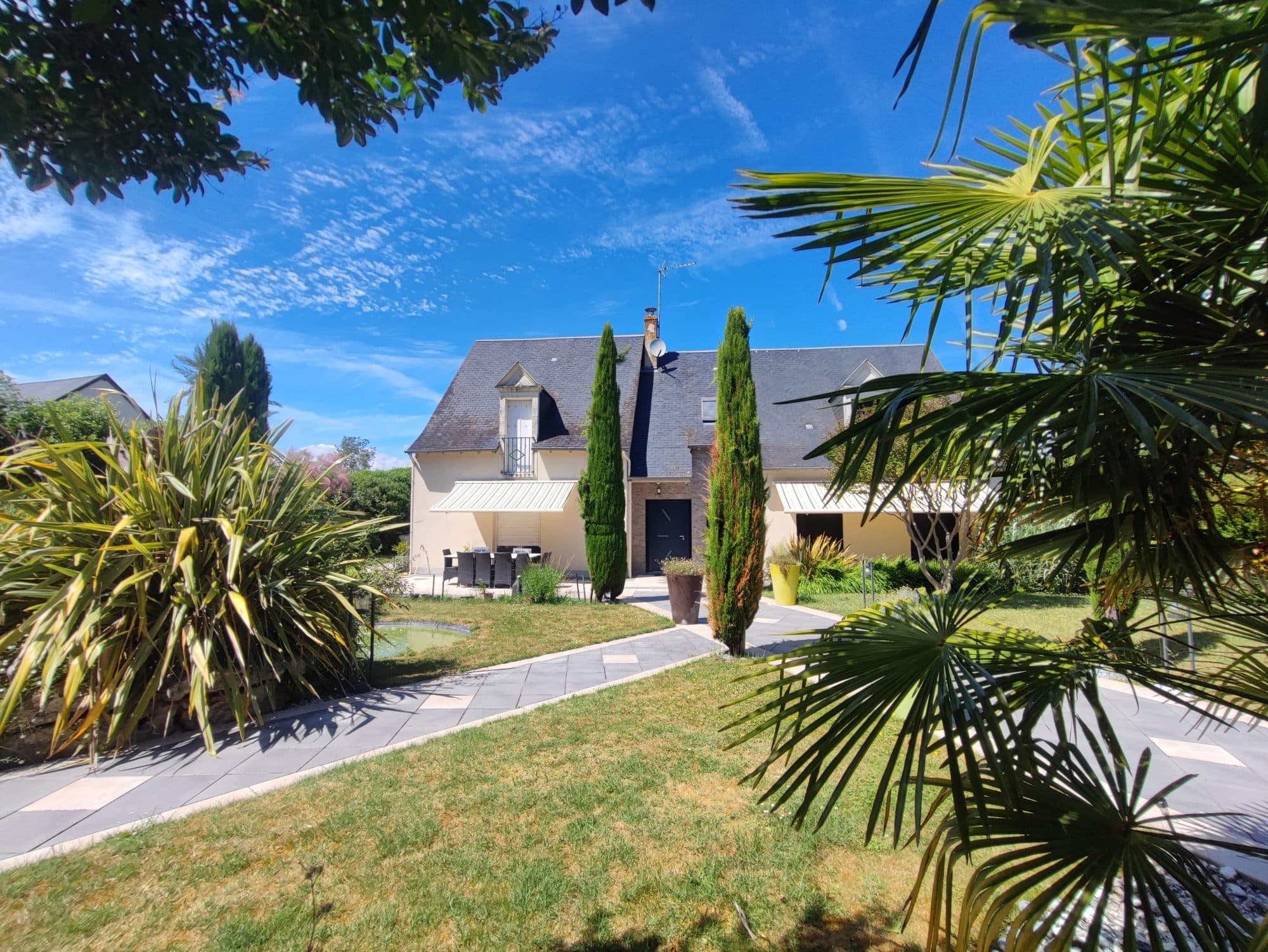 Propriété de standing avec parc de 4400m2, piscine d'exception et vue campagne portes d'Amboise