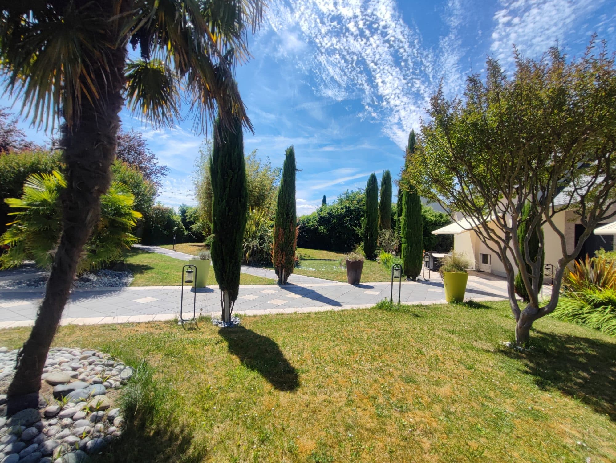 Propriété de standing avec parc de 4400m2, piscine d'exception et vue campagne portes d'Amboise — photo 3