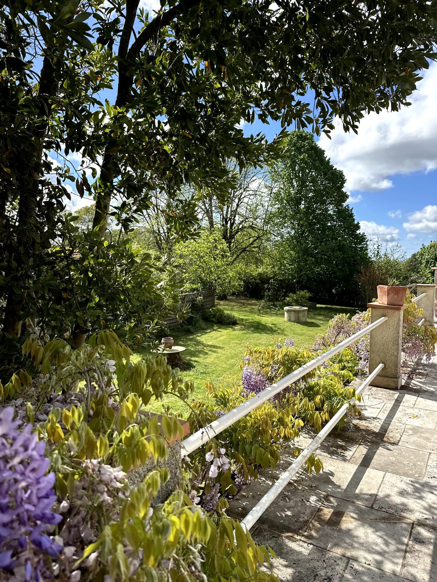 Belle maison en pierre avec magnifique jardin et maison d'amis — photo 2