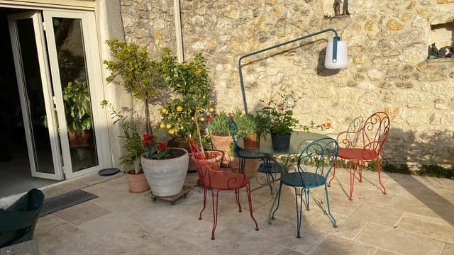 Belle maison en pierre avec magnifique jardin et maison d'amis — photo 3