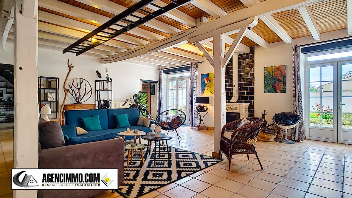 Maison charentaise gros potentiel — photo 2