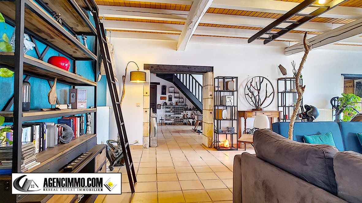 Maison charentaise gros potentiel — photo 3