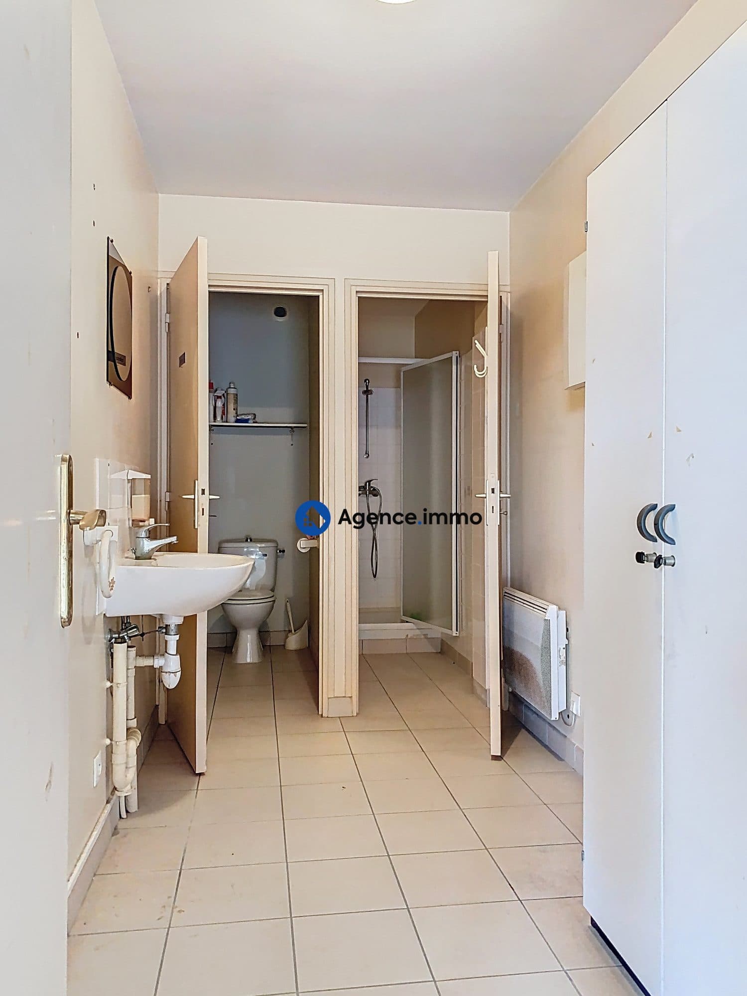 GRAND LOCAL PROFESSIONNEL/ STOCKAGE DE 221 m2 — photo 3