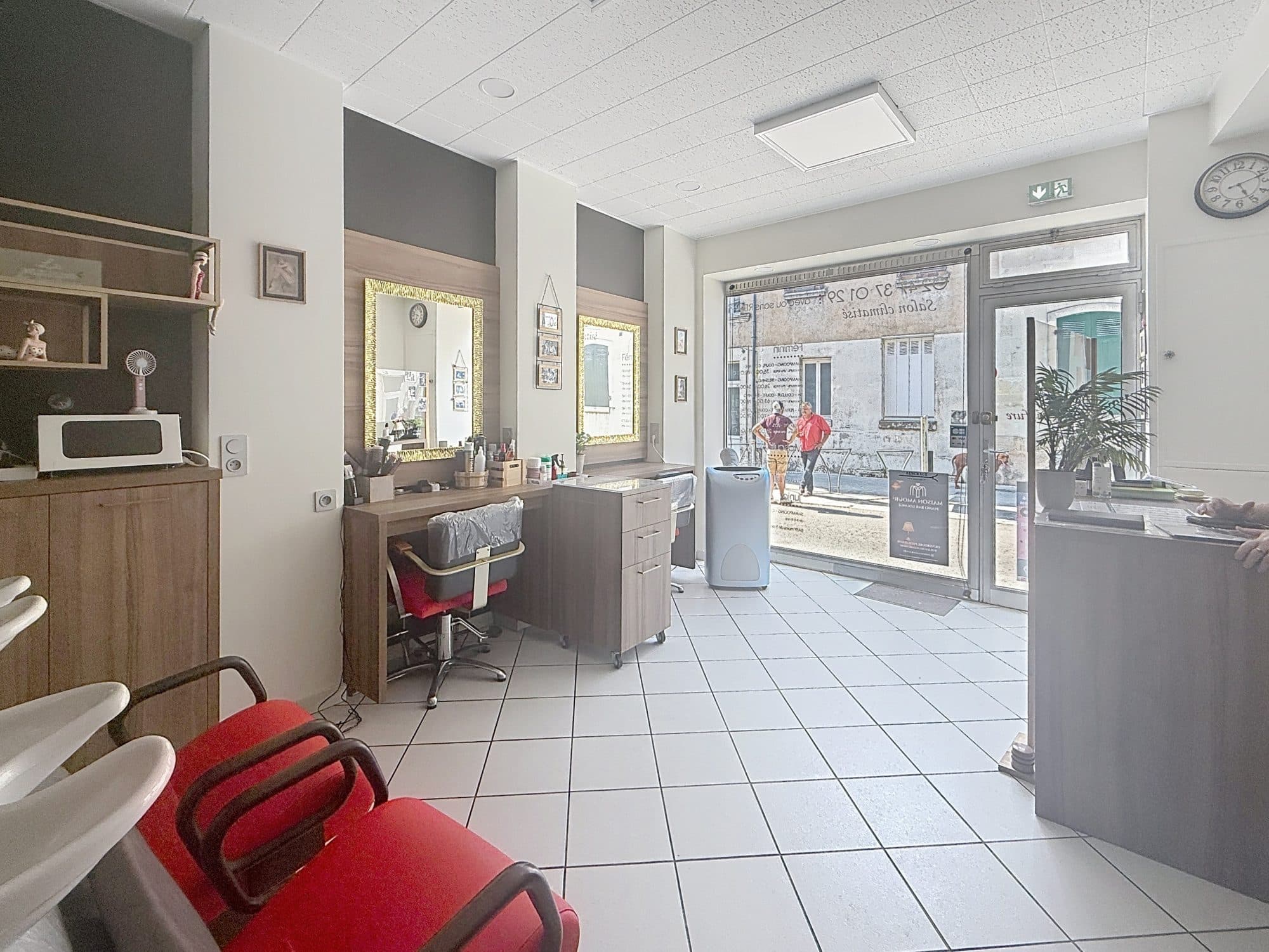 MURS D'UN LOCAL COMMERCIAL — photo 2