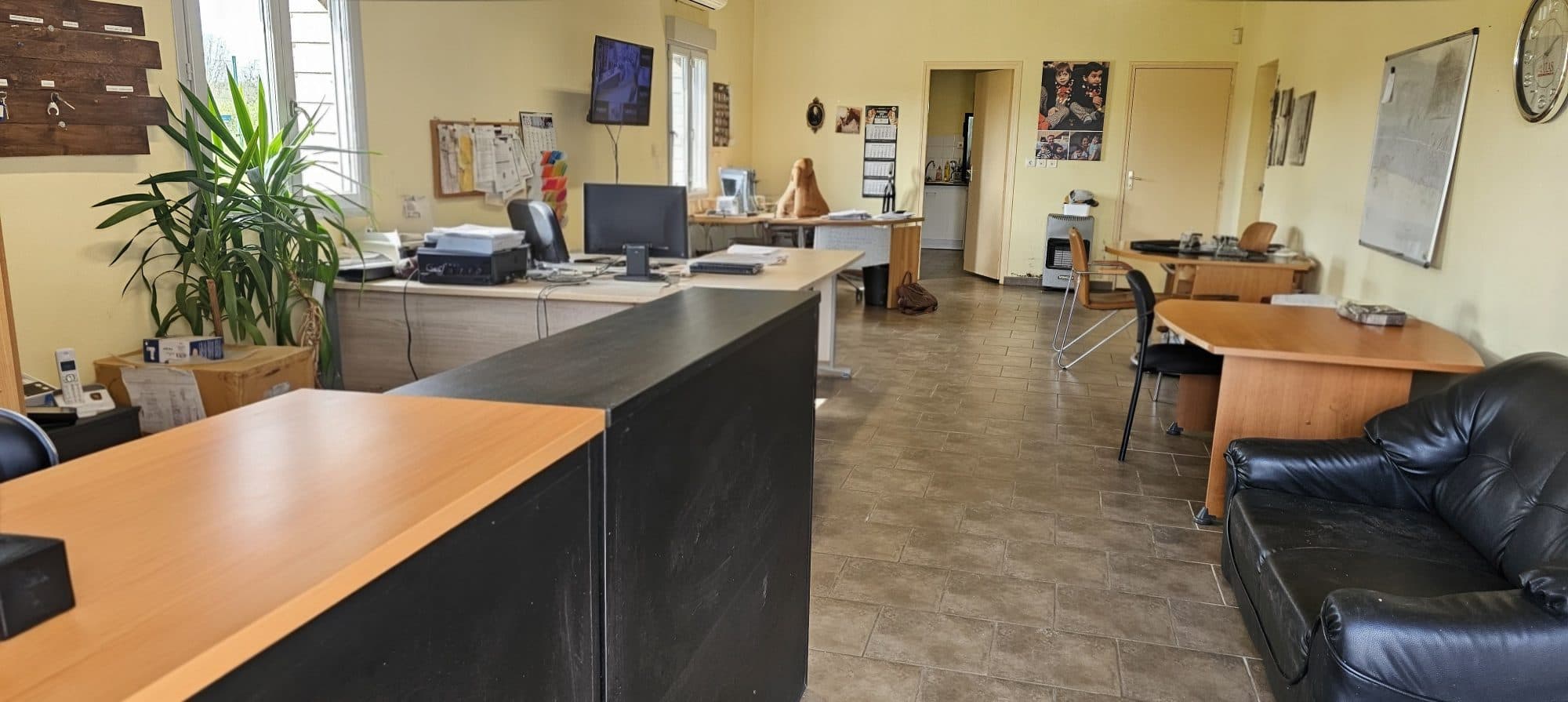 Vente de bureau et depot — photo 2