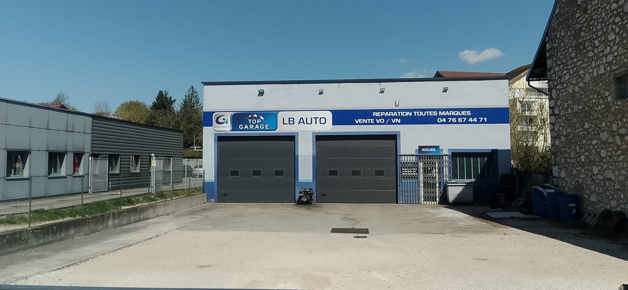 Le pont de Beauvoisin, à vendre un local de 150m2 sur 500m2 de terrain