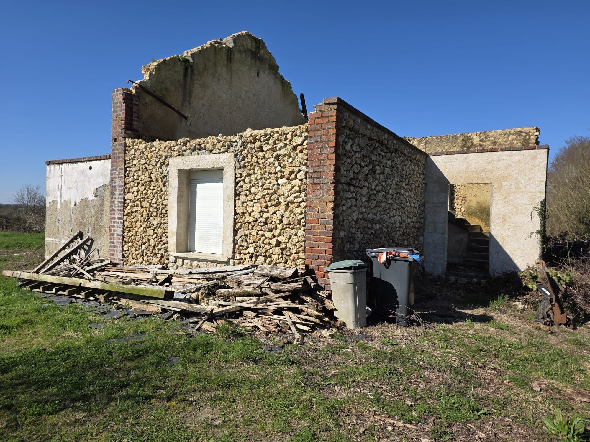 TERRAIN DE 1649 M² AVEC BATI EXISTANT A RECONSTRUIRE — photo 3