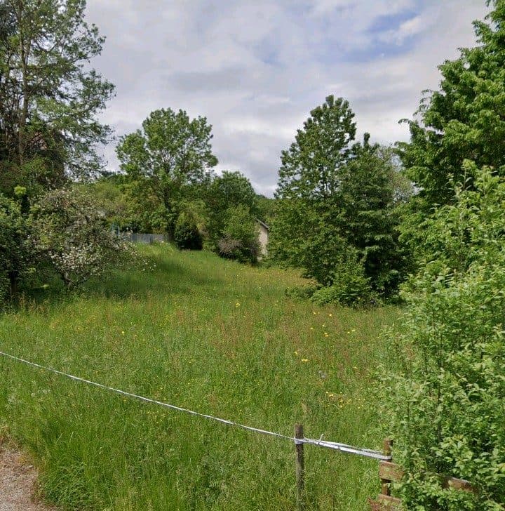 38630 Les Avenières, à vendre un tres beau terrain constructible de 413m2 situé dans un tres beau secteur