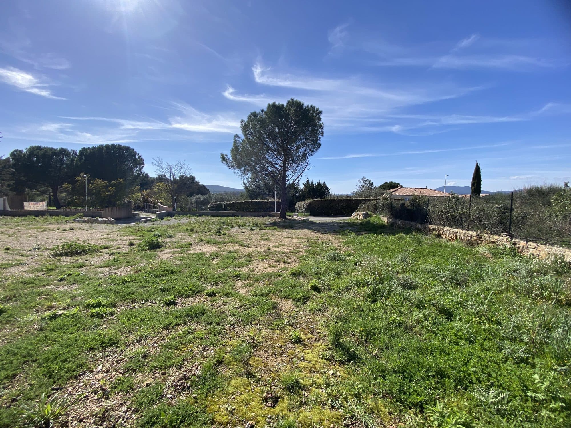 Terrain constructible viabilisé 588m2 — photo 2