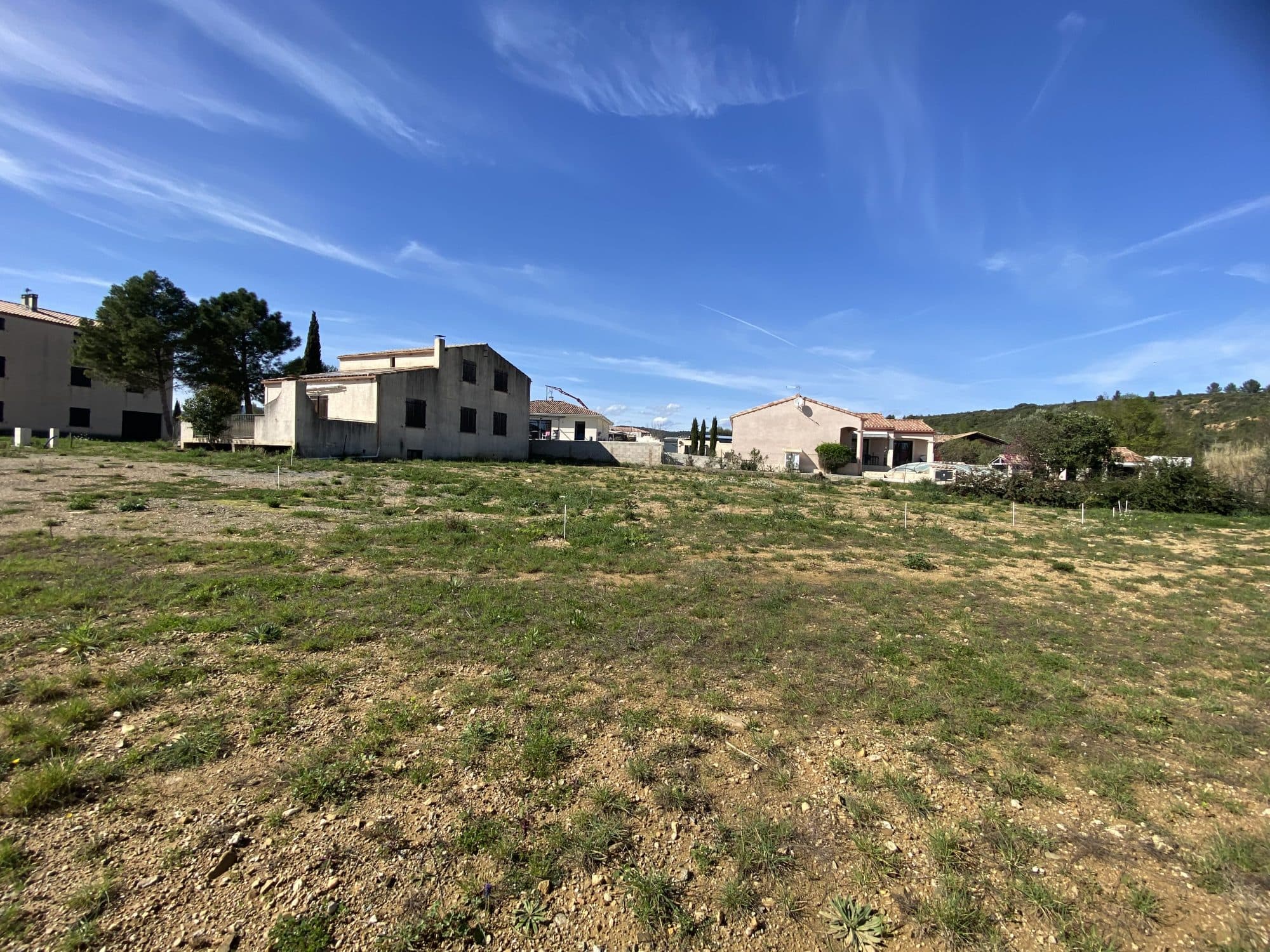 Terrain constructible viabilisé 999m2