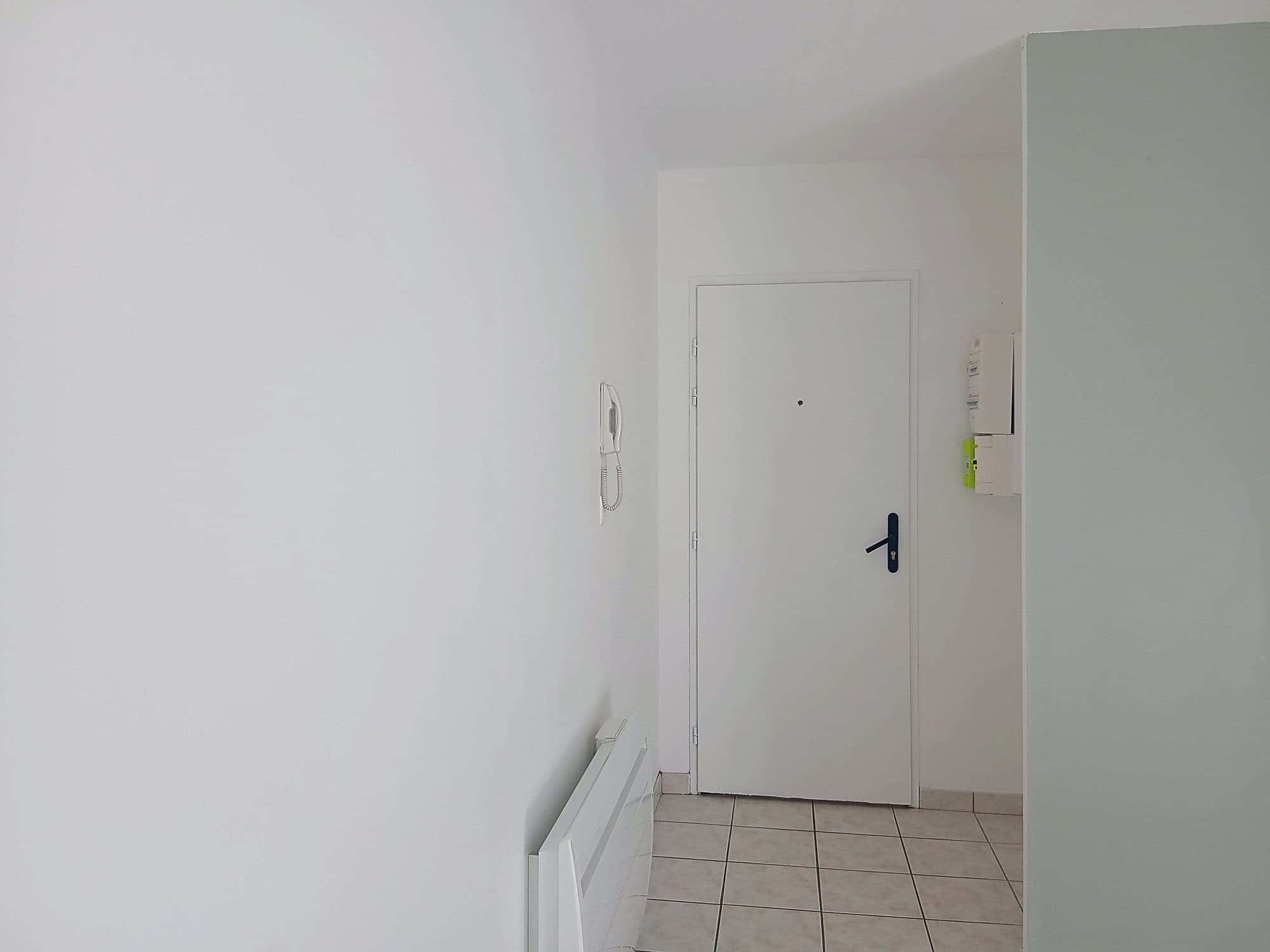 MAGNIFIQUE T3 LUMINEUX - CENTRE-VILLE DE CHARVIEU-CHAVAGNEUX — photo 3