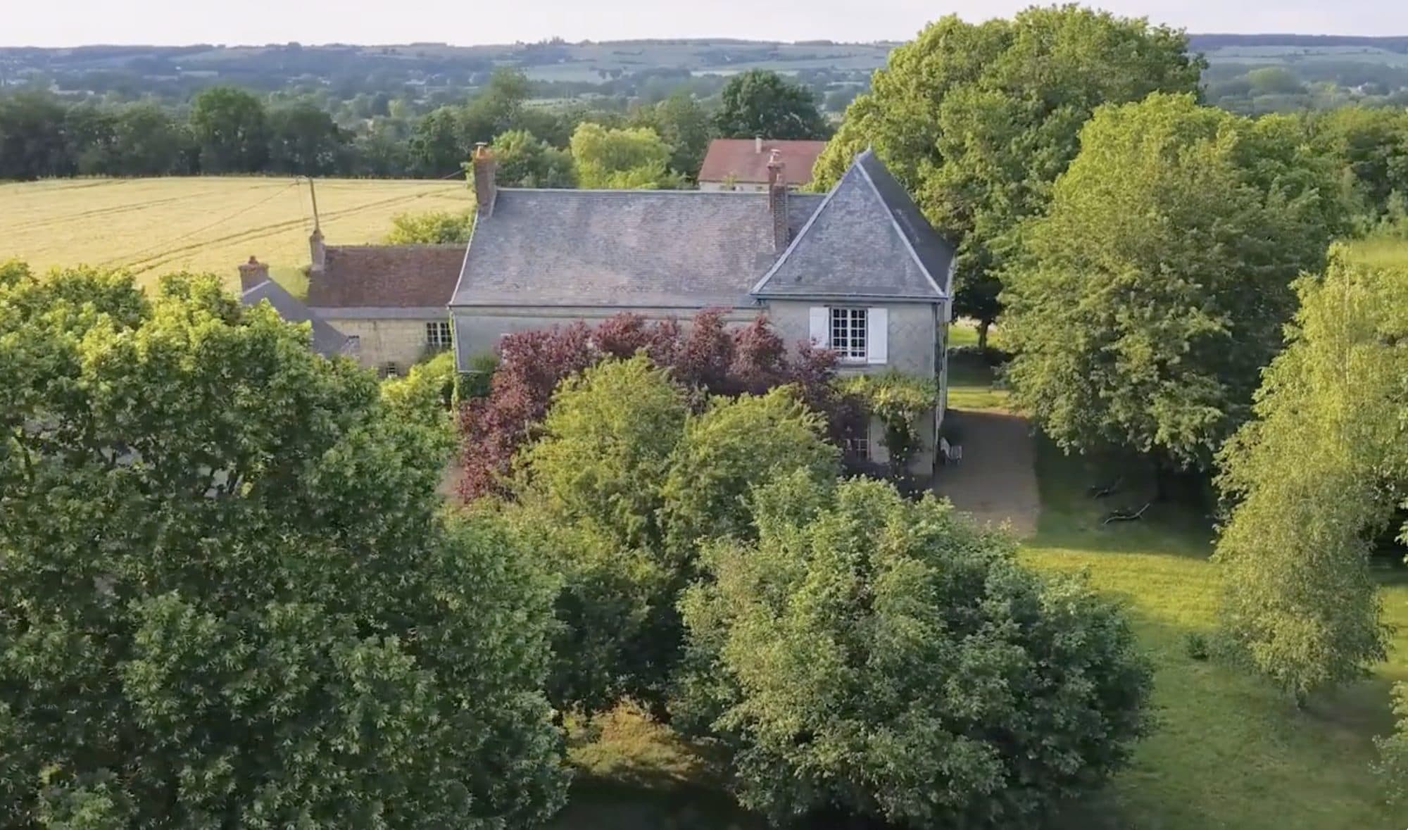 maison de maitre et ses dépendences :425 m2 sur 15600 M2 — photo 3